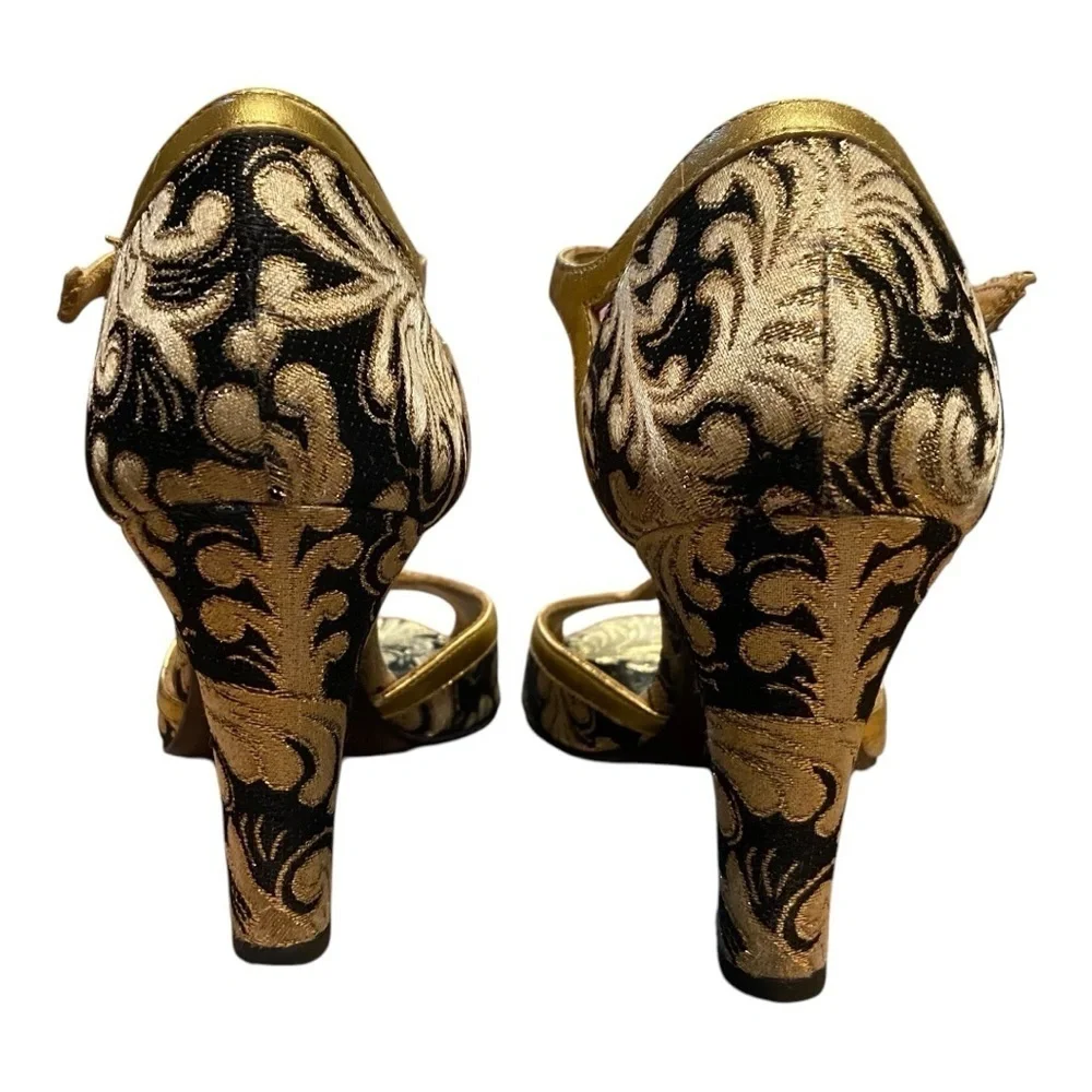 Bettye Muller gold and black brocade fabric T-strap open toe pump size 6